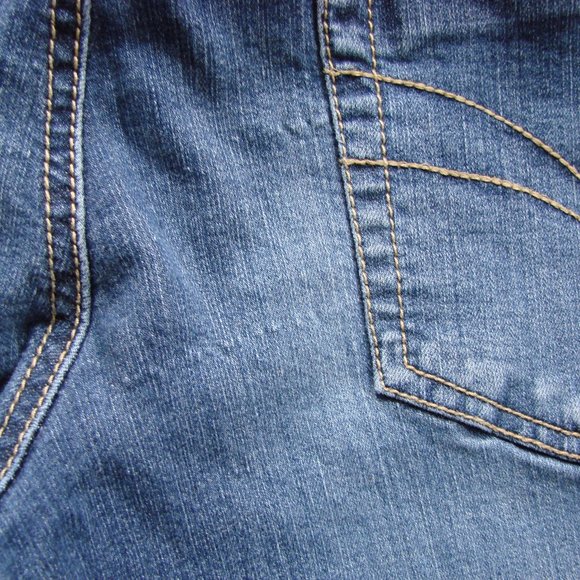 Thyme Maternity Denim Jean Shorts Stretch Band Waist Size Medium - Picture 13 of 15